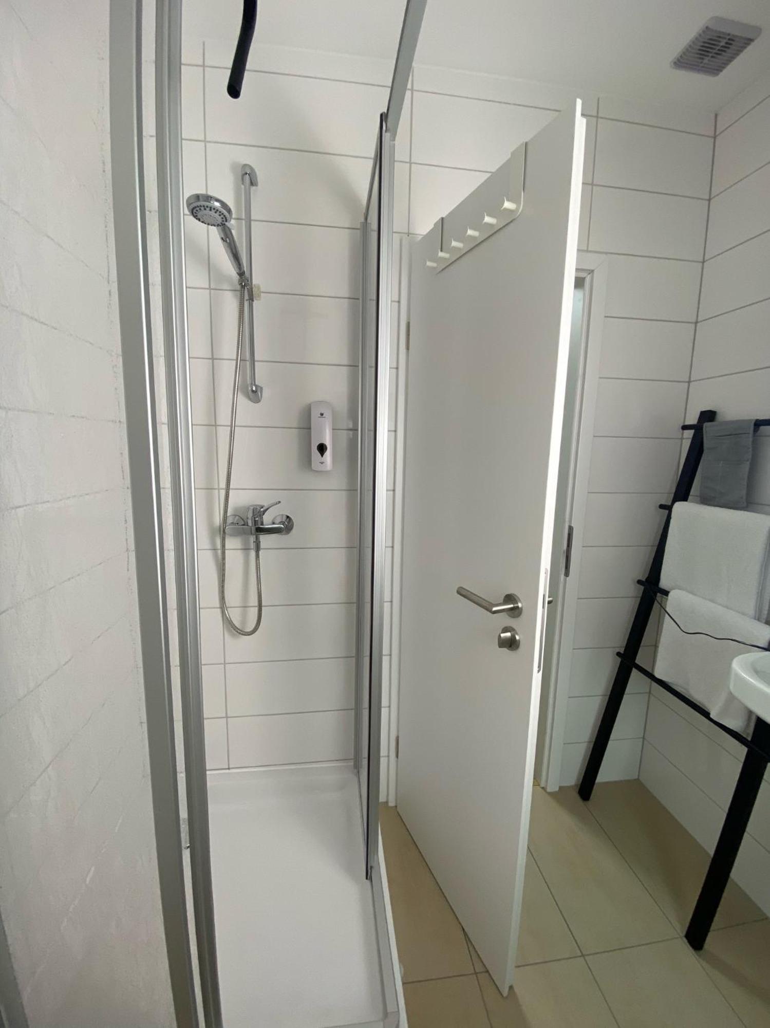 discovAIR Eisenach - Dachstudio Emma - Schwimmbad-Nah mit Netflix Exterior foto